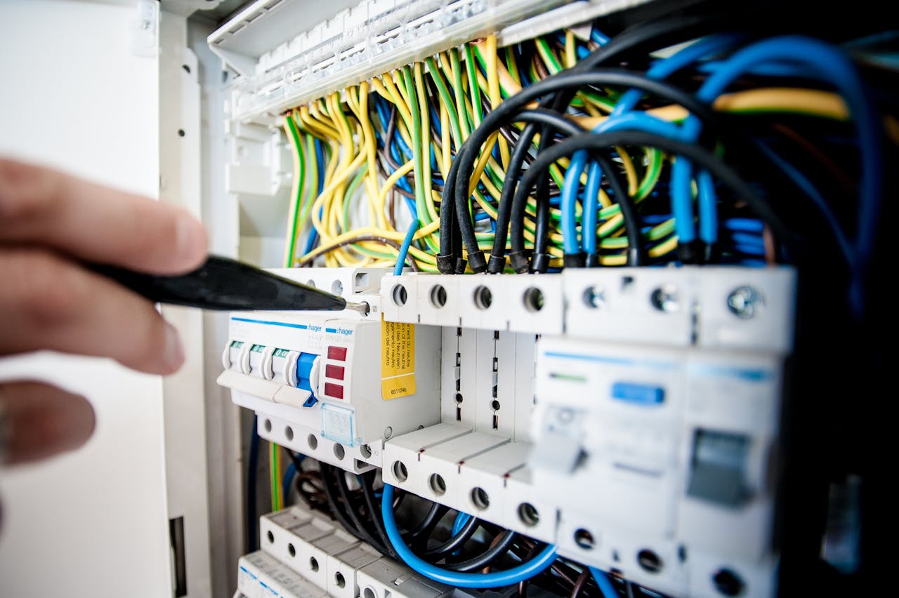 Elektrik und Handwerksarbeiten